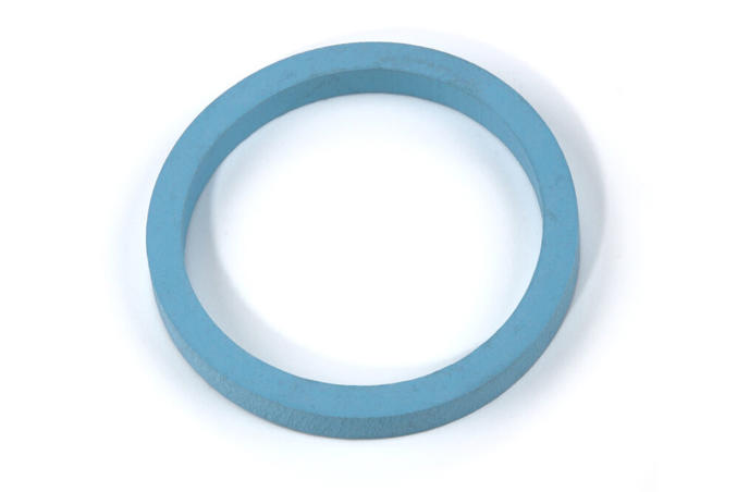 Valve seal for calf and lamb bucket
