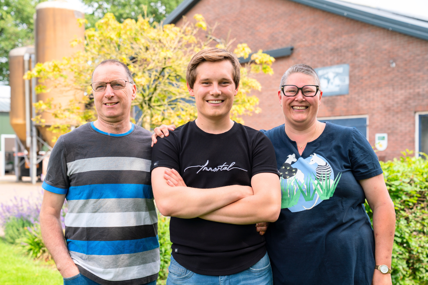 Familie Vermeer voor hun melkveebedrijf