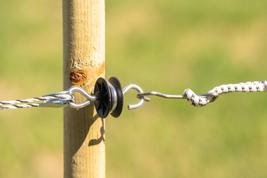Gate insulator in wooden post